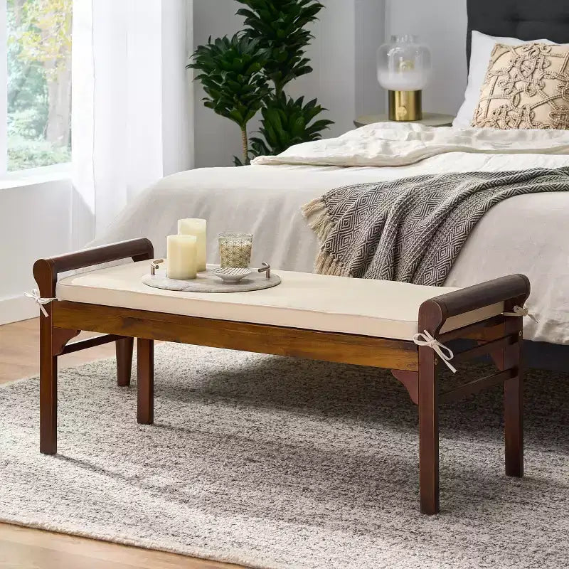 Banc contemporain en bois d'acacia avec coussin, acajou et crème