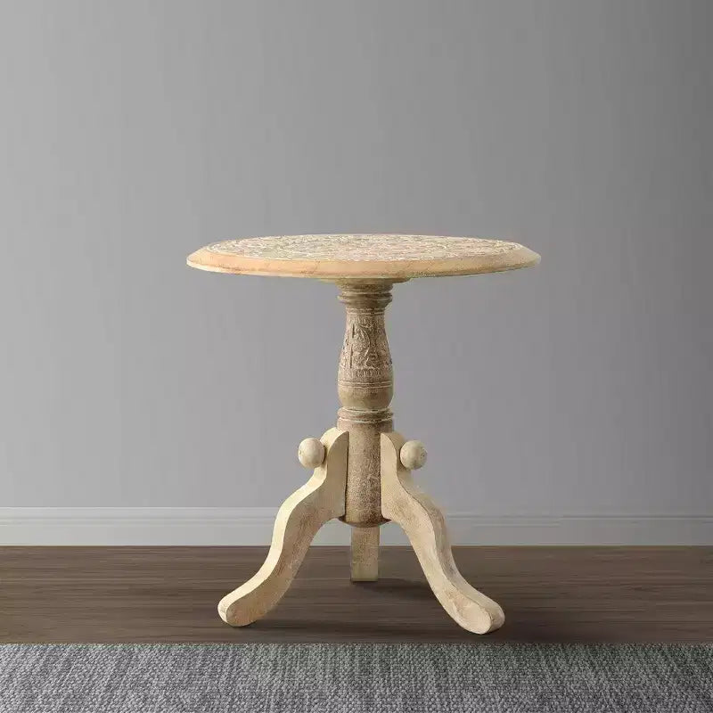 Table d'appoint en bois de manguier finement sculpté avec plateau rond et piétement piédestal