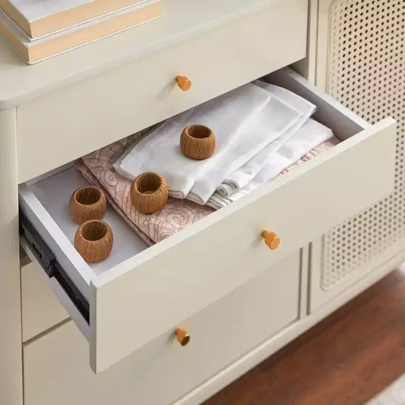 Commode 4 tiroirs et 1 porte aspect rotin coloris ivoire
